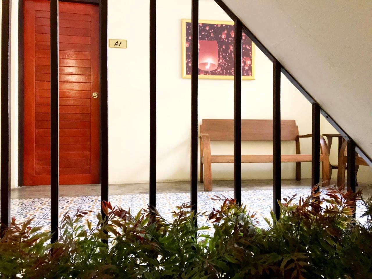 Manon Sleepeatdrink Bed & Breakfast Chiang Mai Exterior foto